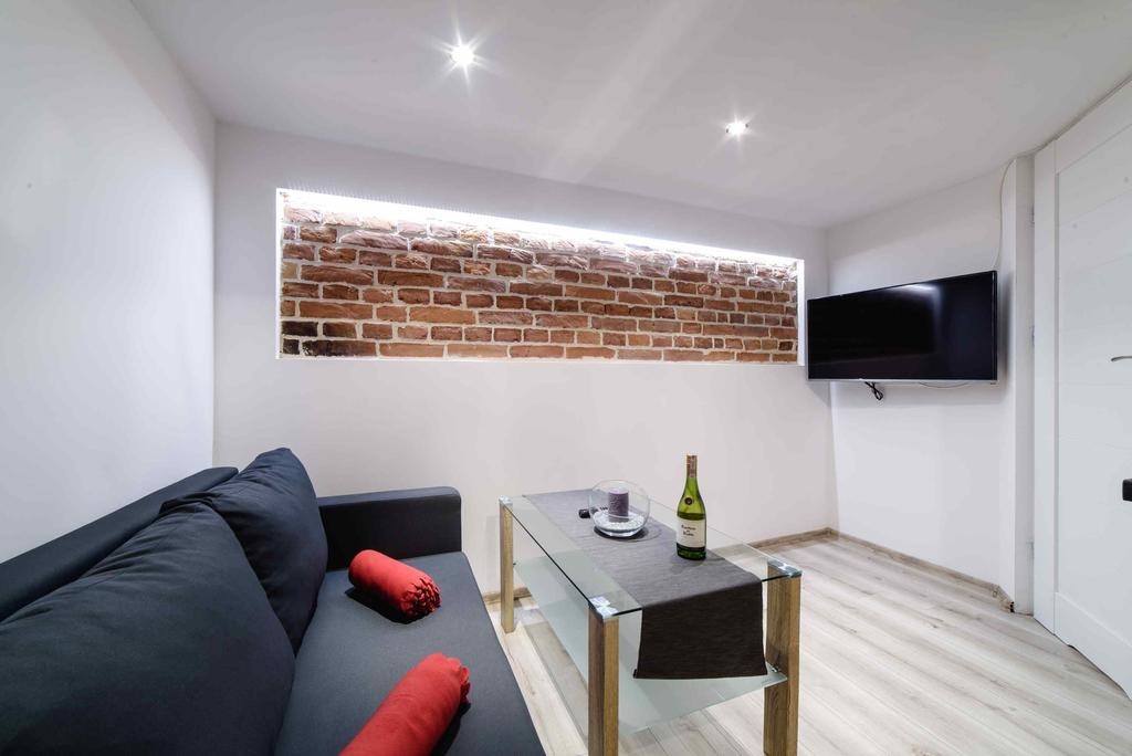 2 Nights Apartments - Great Location, Right Next To Main Rail And Bus Station, 10 Min To Main Square By Foot Krakow Exterior photo